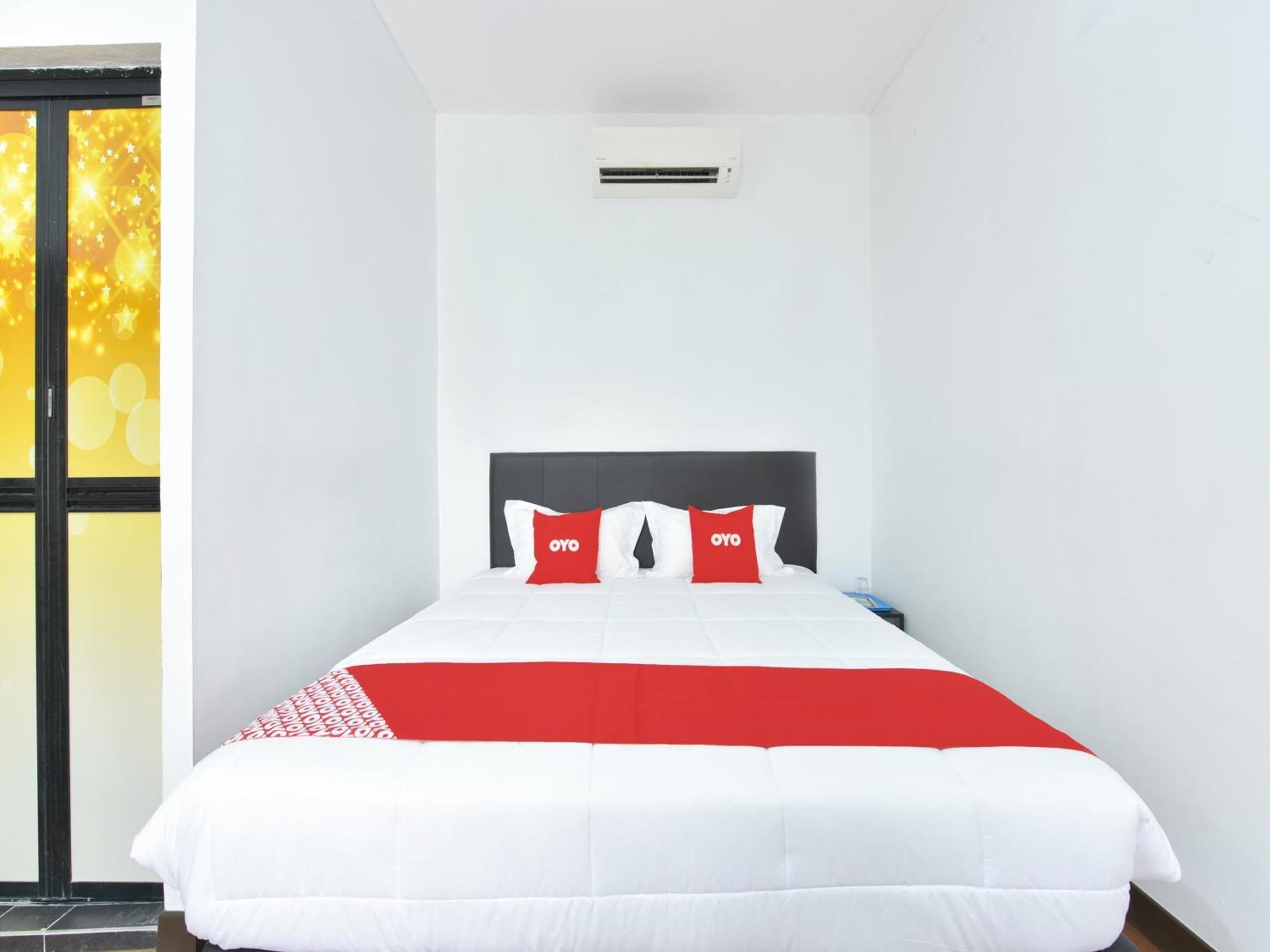 Oyo 90869 Hotel Madeena Inn سيبانغ المظهر الخارجي الصورة