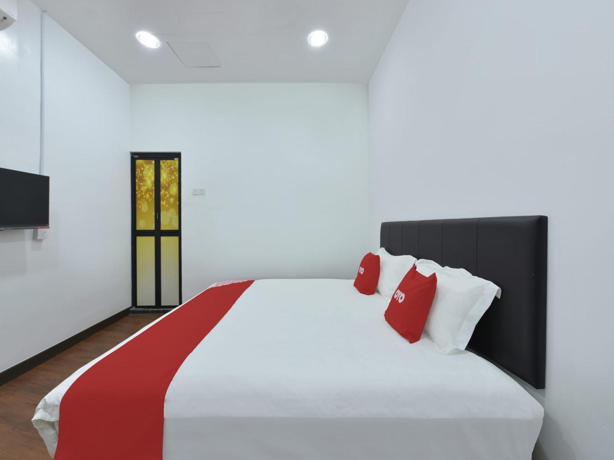 Oyo 90869 Hotel Madeena Inn سيبانغ المظهر الخارجي الصورة