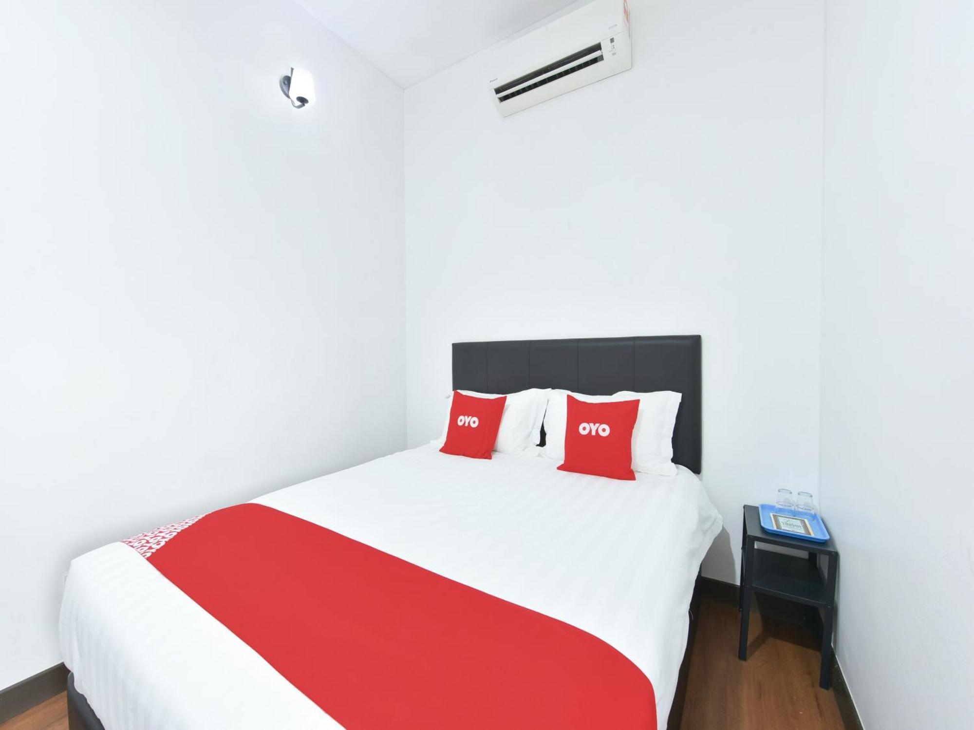 Oyo 90869 Hotel Madeena Inn سيبانغ المظهر الخارجي الصورة