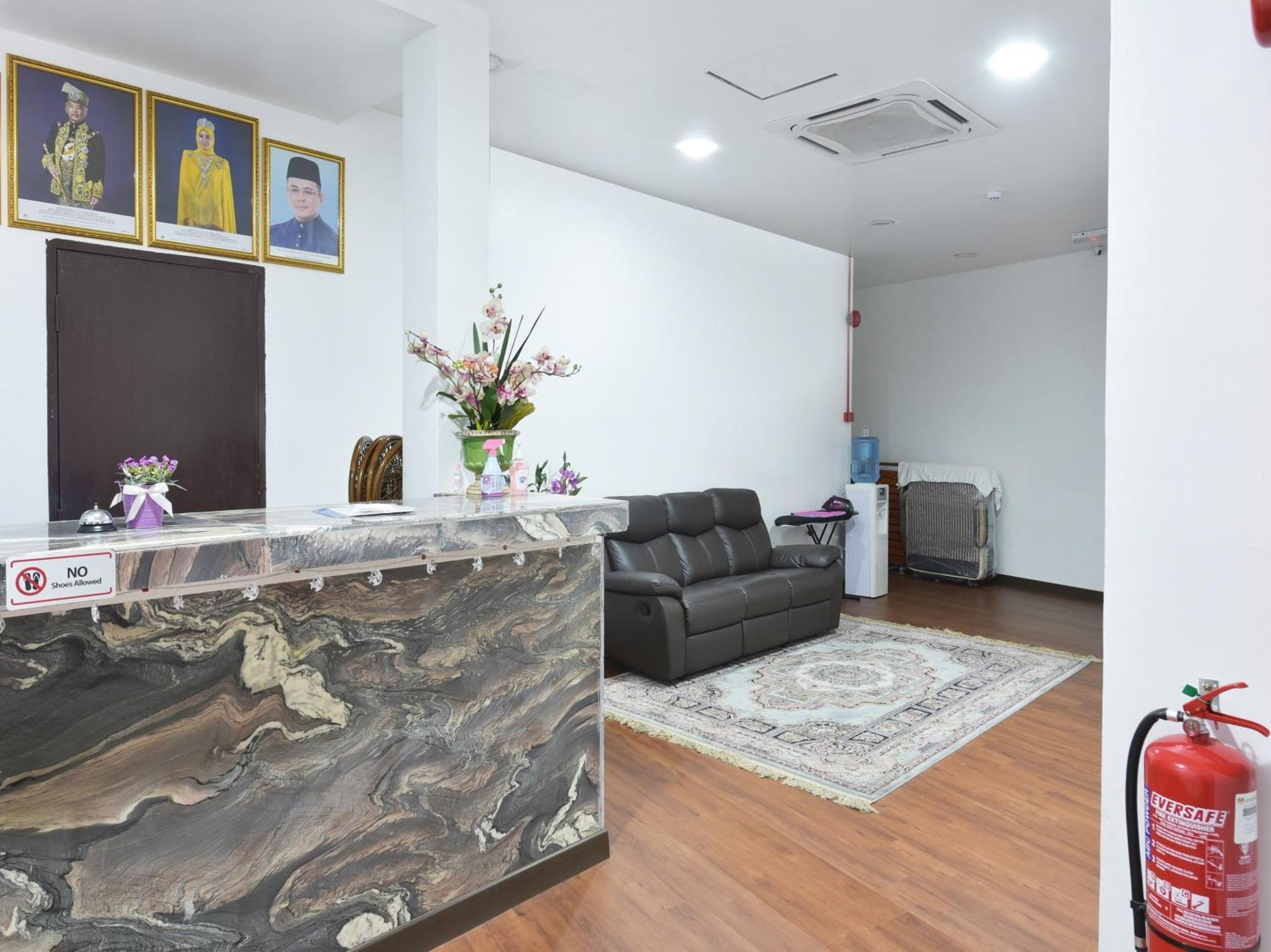 Oyo 90869 Hotel Madeena Inn سيبانغ المظهر الخارجي الصورة