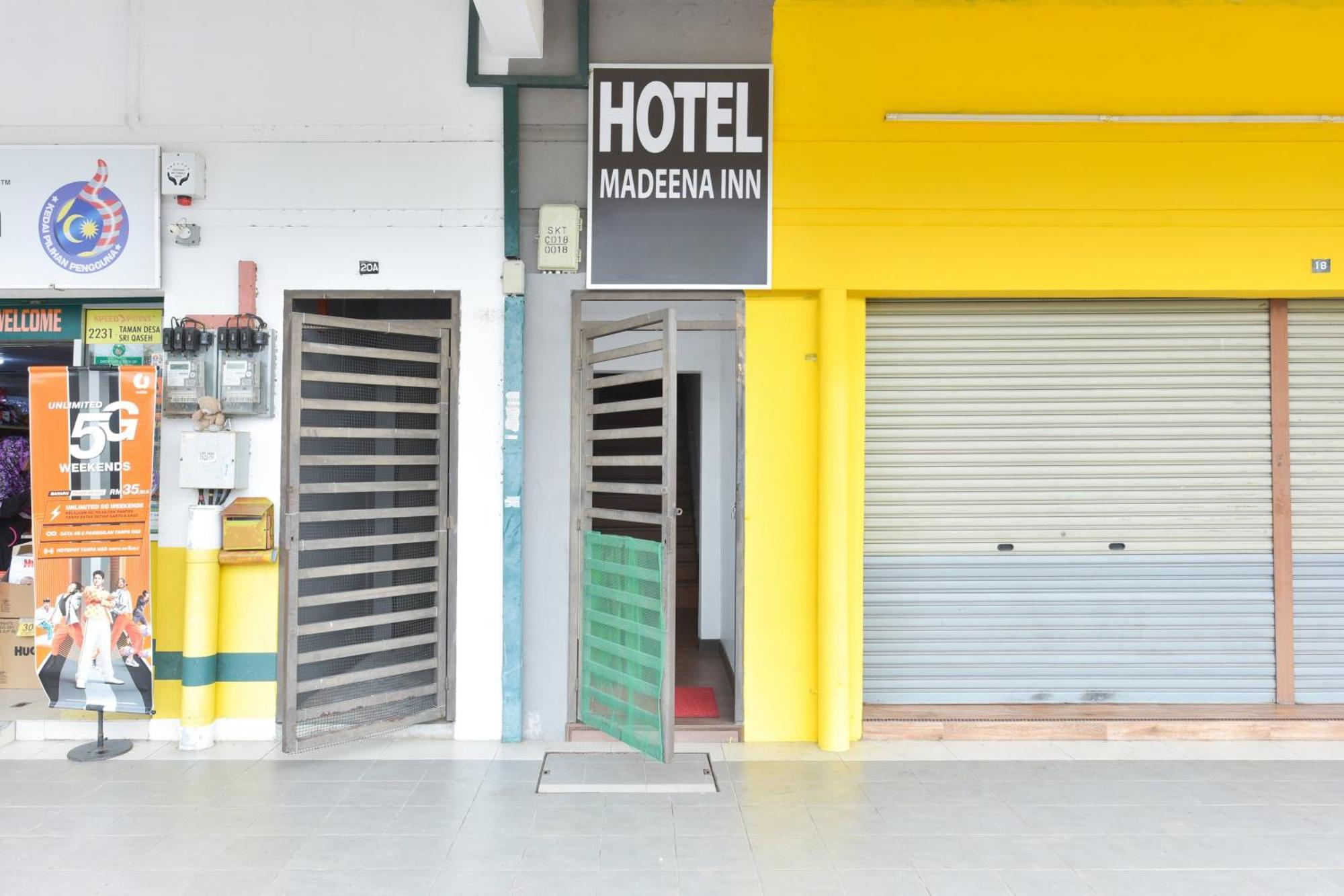 Oyo 90869 Hotel Madeena Inn سيبانغ المظهر الخارجي الصورة