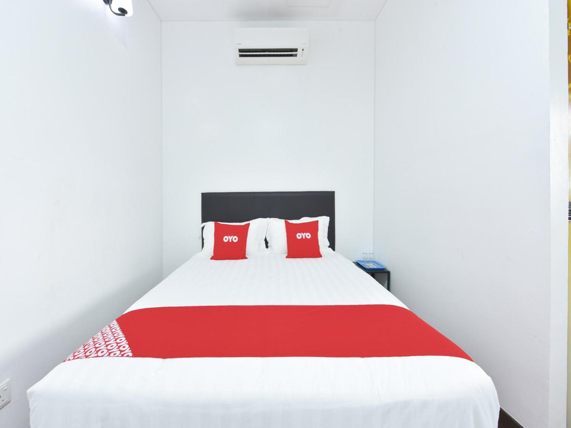 Oyo 90869 Hotel Madeena Inn سيبانغ المظهر الخارجي الصورة