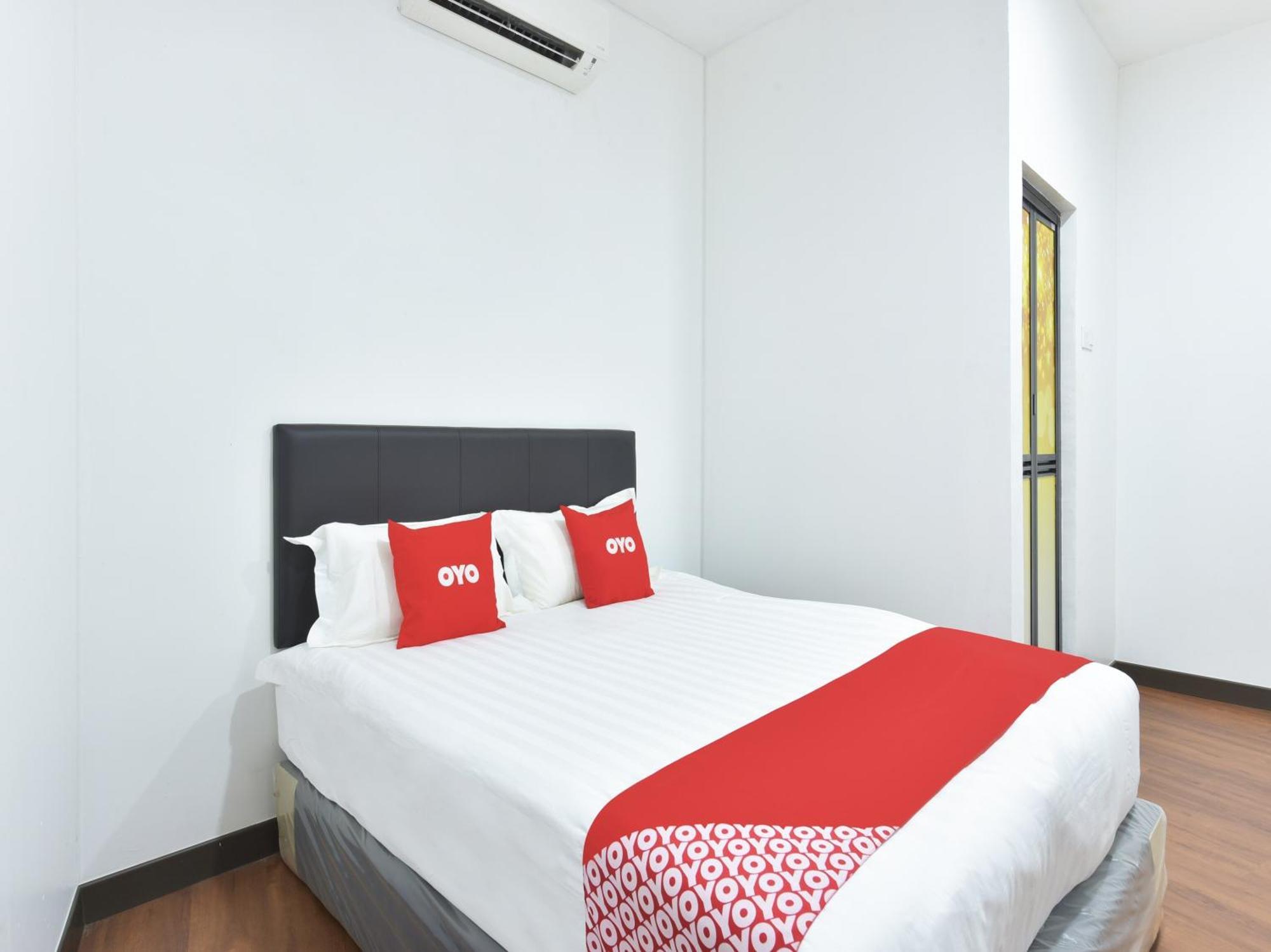 Oyo 90869 Hotel Madeena Inn سيبانغ المظهر الخارجي الصورة