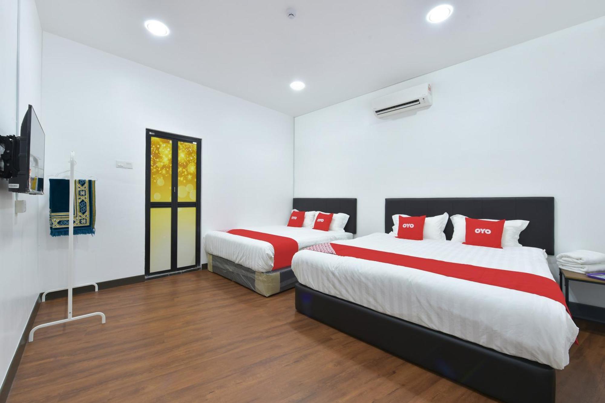 Oyo 90869 Hotel Madeena Inn سيبانغ المظهر الخارجي الصورة